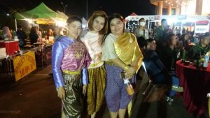 นุ่งโจงห่มสไบ แต่งชุดไทยไปลอยกระทง 2561