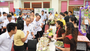 บุรีรัมย์ กระทรวง สธ. ลงพื้นที่ตรวจเยี่ยม โครงการ “รพ.อาหารปลอดภัย” ช่วยเกษตรกรสร้างรายได้ ลดเจ็บป่วย
