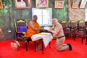 น้ำใจจากวัด สู่โรงพยาบาล “พระครูเกษมกิตติโสภณ” มอบ 30,000 บาท สนับสนุนการดูแลผู้ป่วย